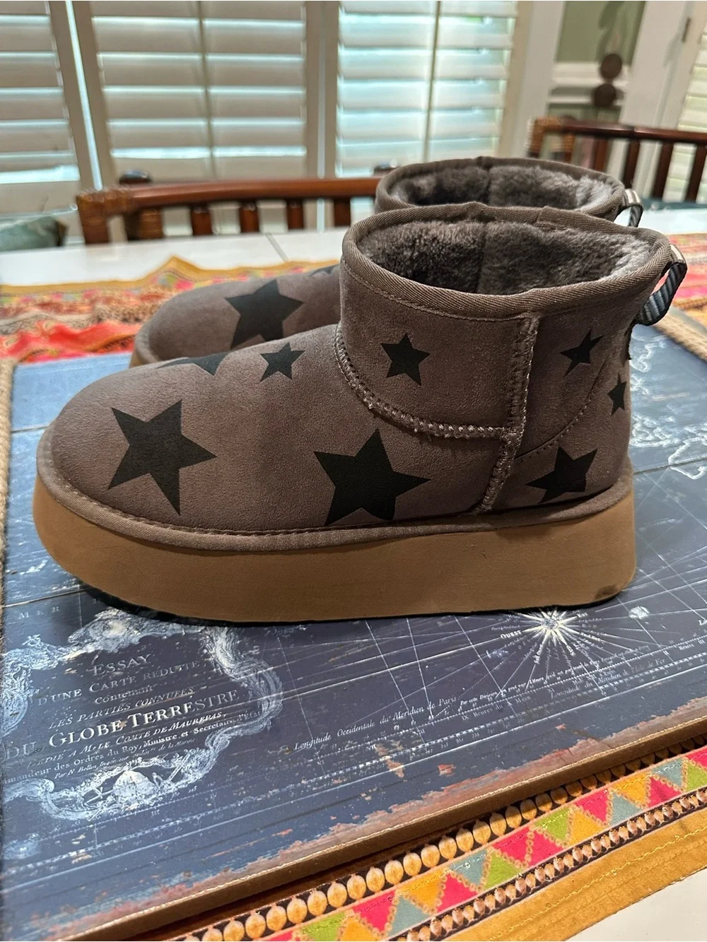 Steve Madden “Chels” Charcoal Star Suede Platform Boots – Size 8
